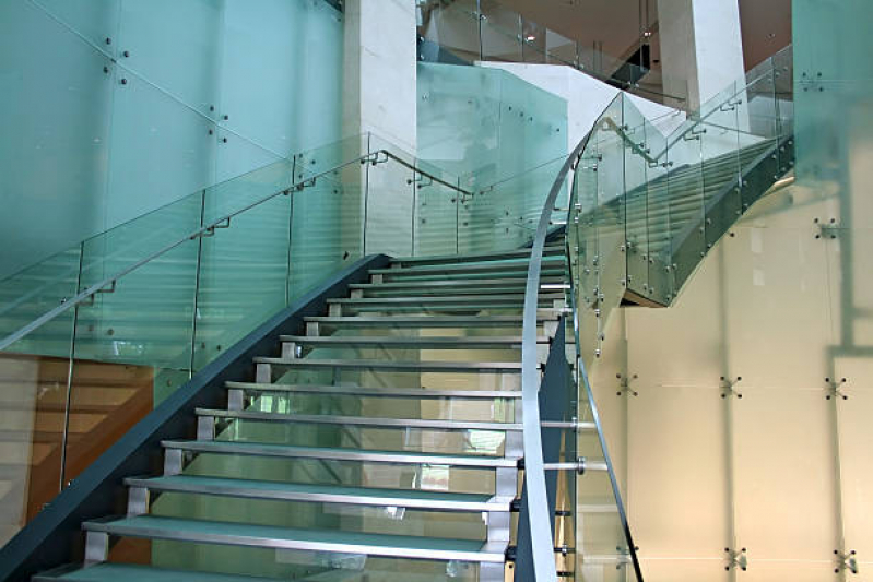Corrimão de Escada Vidro e Alumínio Valor Caieiras - Corrimão Escada Vidro